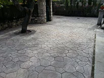 pavimento impreso piedra irregular gris